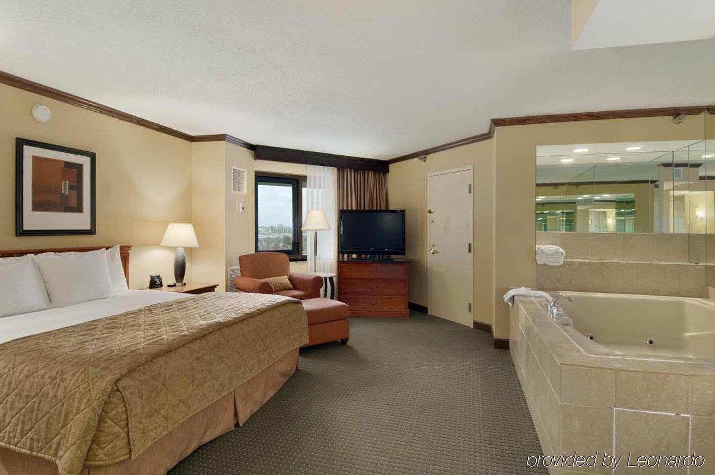 ホテル ヒルトン ミネアポリス セント ポール エアポート ブルーミントン 部屋 写真