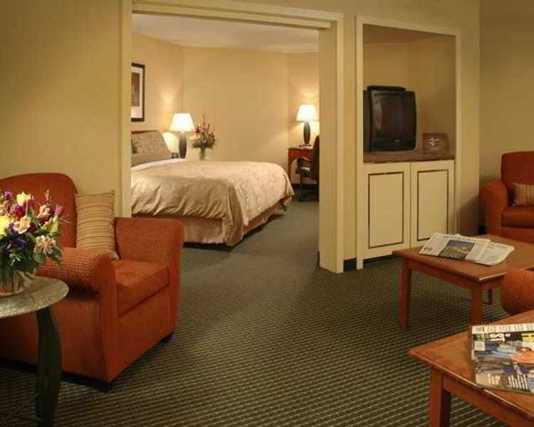 ホテル ヒルトン ミネアポリス セント ポール エアポート ブルーミントン 部屋 写真
